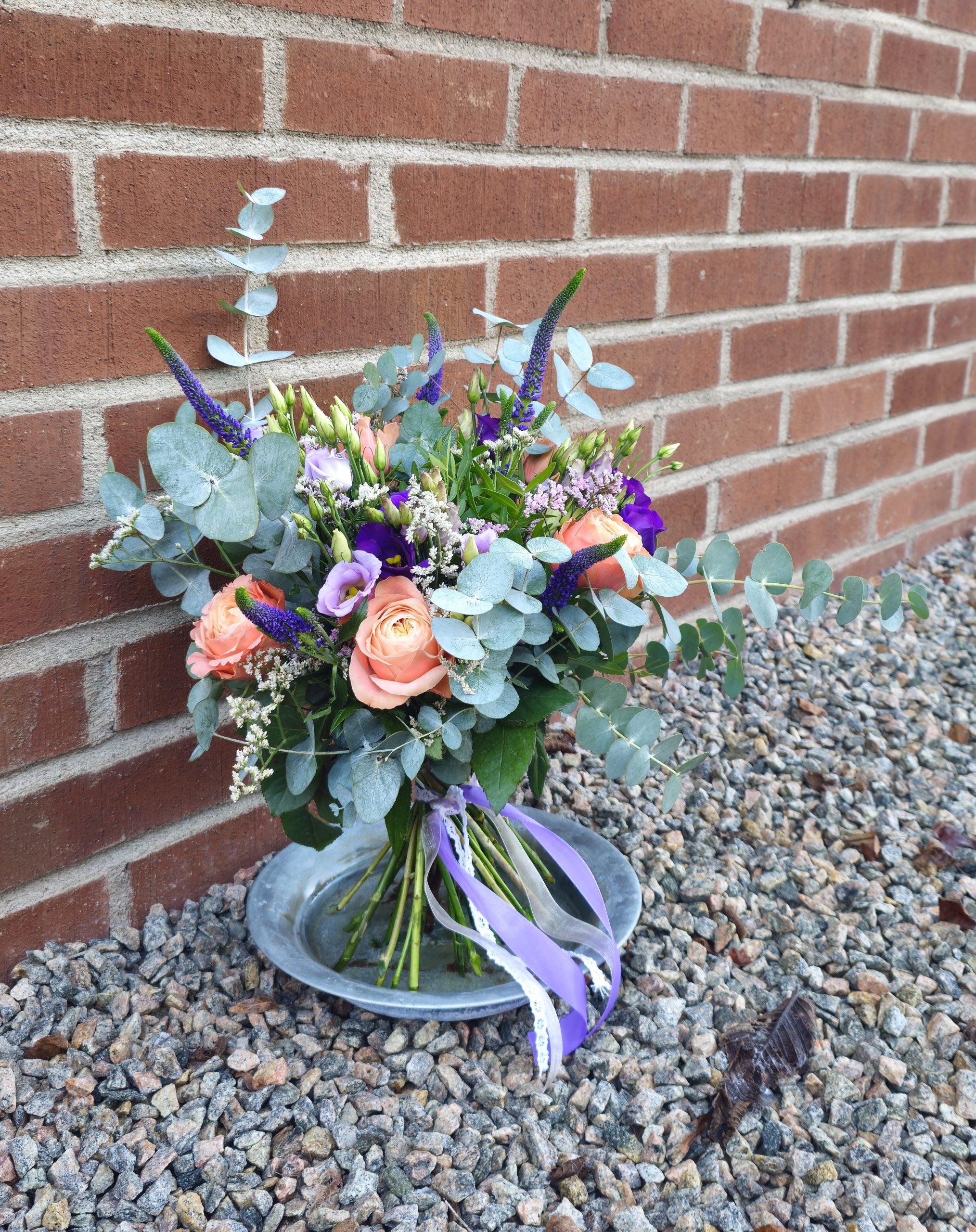 Begravningsbukett på stjälkar