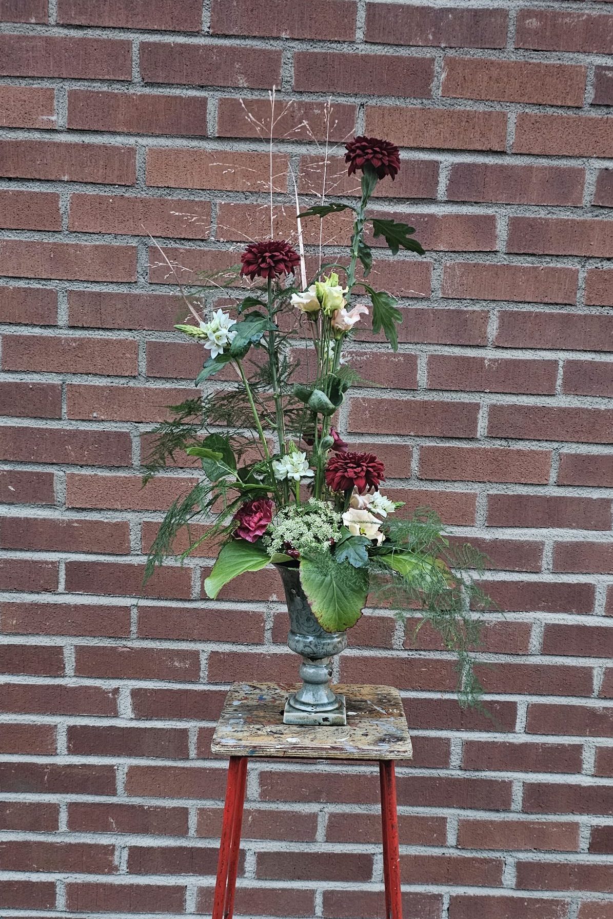 Asymmetrisk dekoration i vas