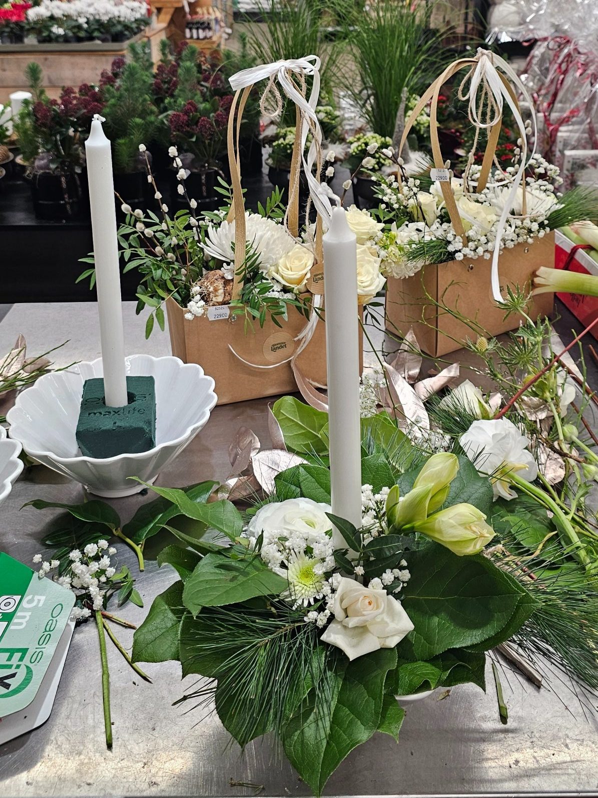 ljusdekoration i stickmassa